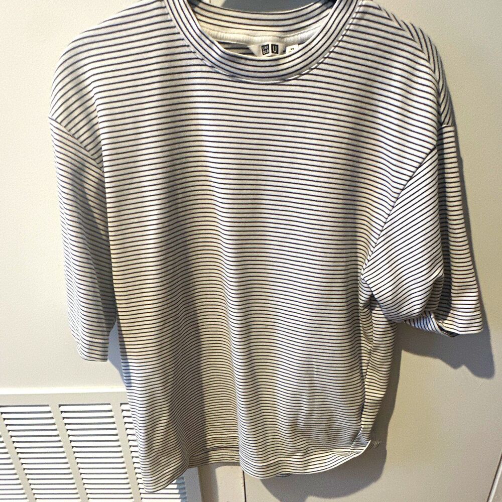 Uniqlo U Men's White/Black Striped Crew Neck Tee Short Sleeve Relaxed XS